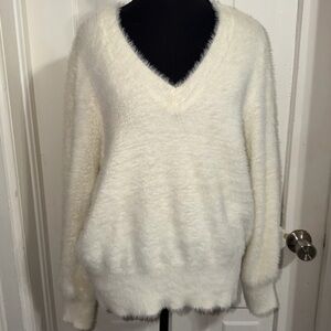 Women’s plus size 4X No Boundaries Soft Cream V-Neck Sweater, top, shirt